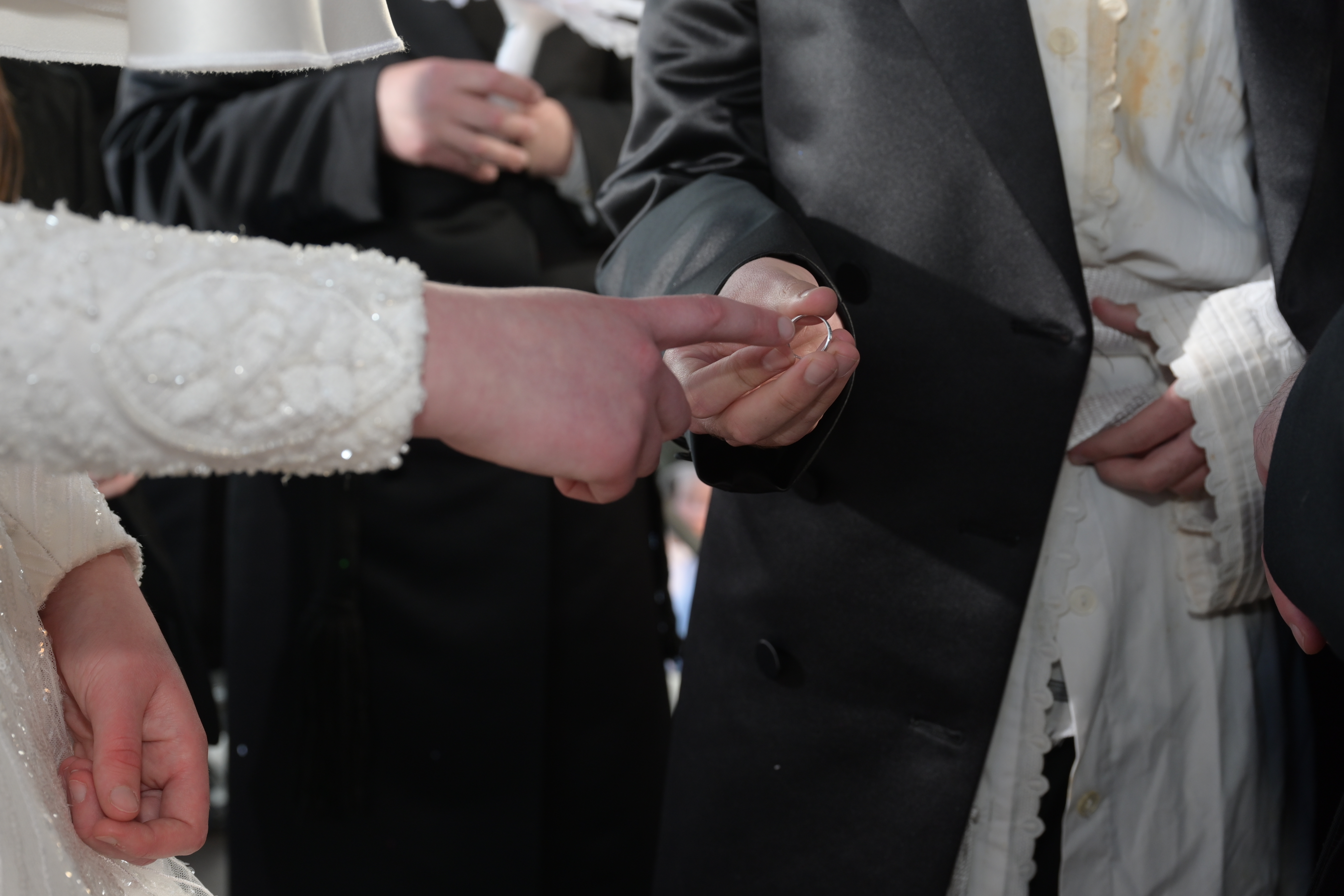 choson and kallah under canopy