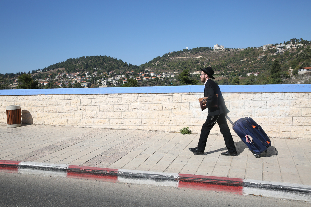 Jewish boy sanctifies God's name