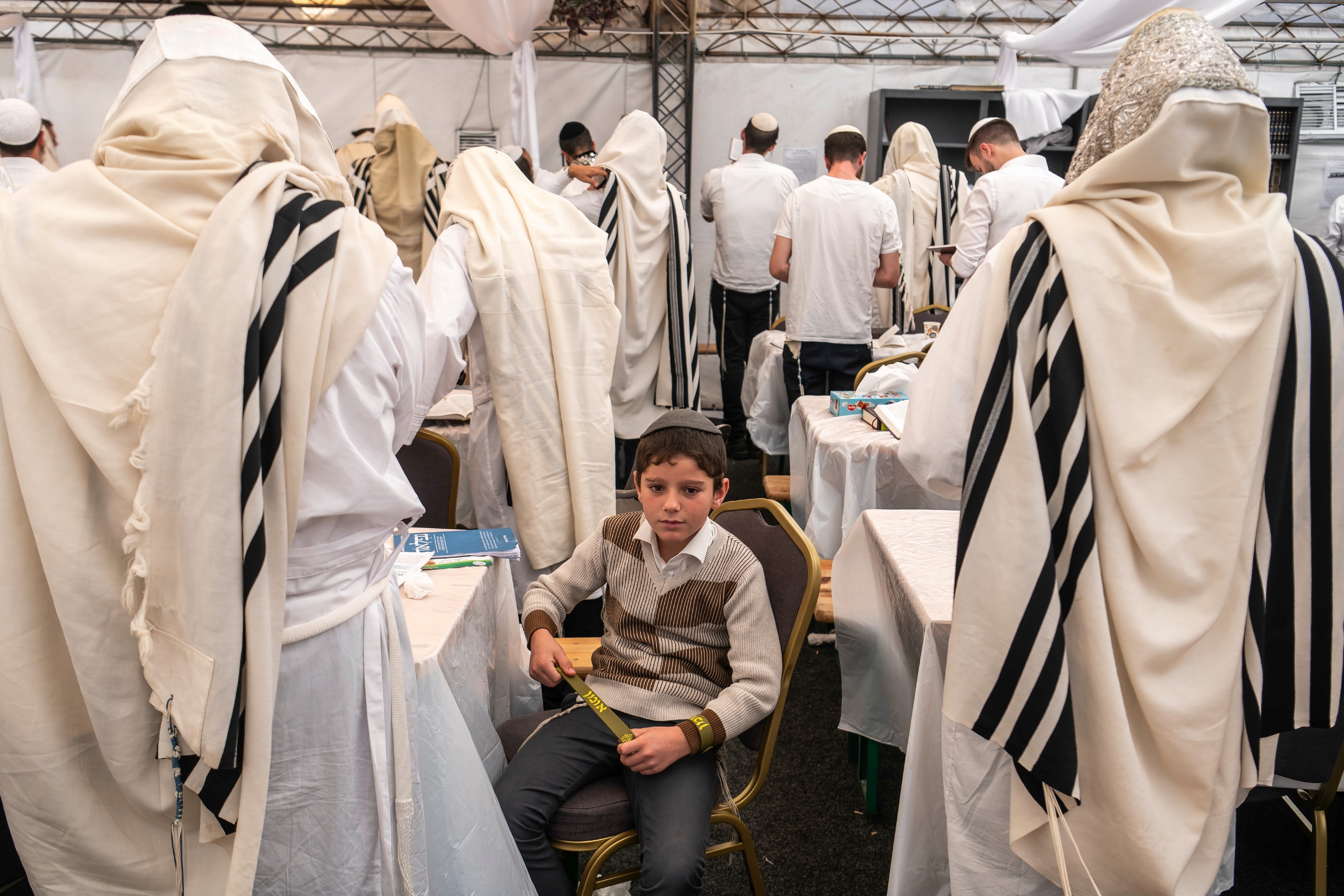 young child in synagogue