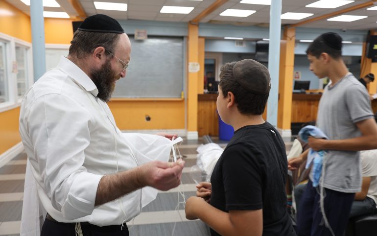 Making tzitzit with joy and infusing it with meaning